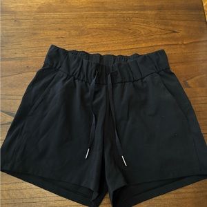 Lululemon Cinchable  waist short 3.5 inch